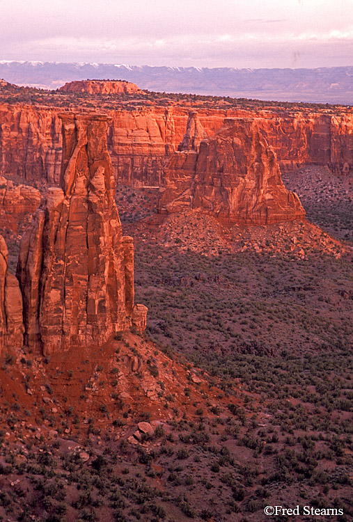 Colorado National Monument Kissing Couple