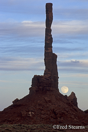 Monument Valley Moonrise at teh Totem Pole